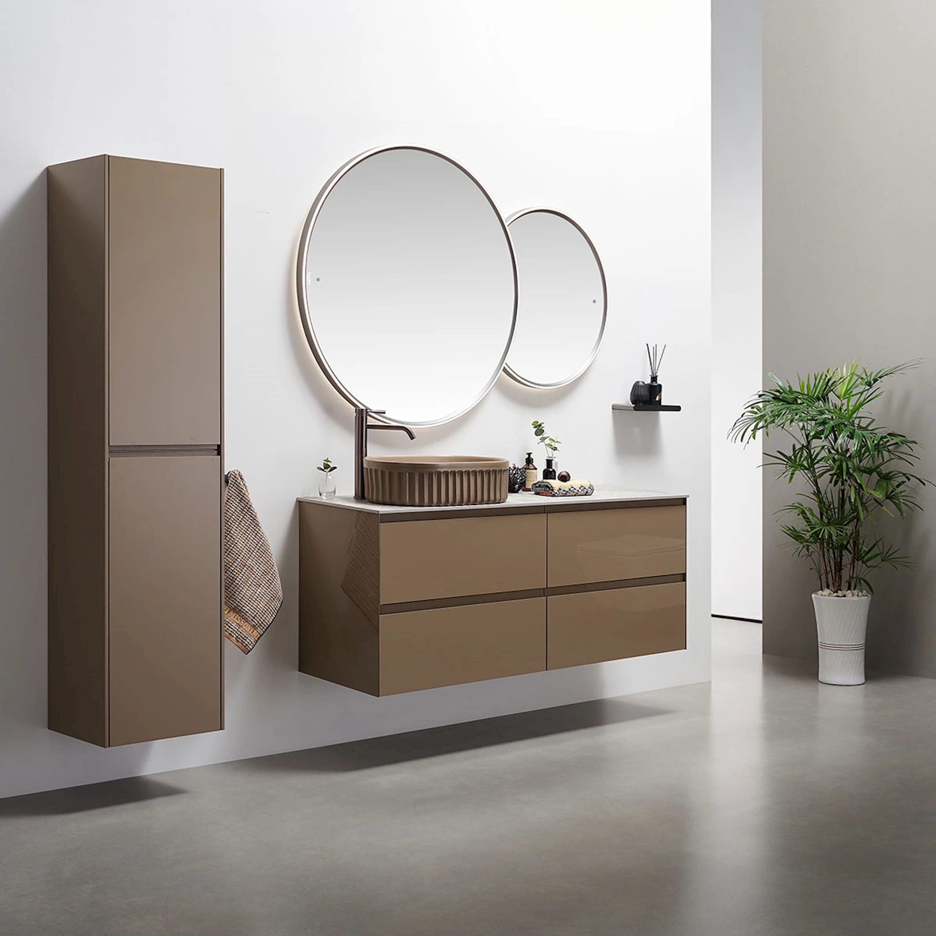 VB2026SC1877 - Como LUSSO 150 myk brun høyglans - 